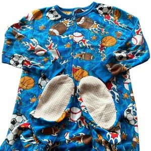 Kid’s Fleece Sports Blanket Sleepers sz 8/10